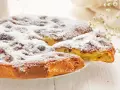 Frittata di mele in padella, soffice e profumata, cosparsa di zucchero a velo. Un dolce veloce e goloso, pronto in 5 minuti per una pausa deliziosa.
