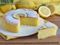 Una soffice torta ricotta e limone, spolverata di zucchero a velo e decorata con fettine di limone. Perfetta per una pausa golosa.