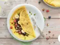 Deliziosa crepes senza glutine ripiena di crema al cioccolato, frutta fresca e nocciole. Un piacere per tutti i sensi.