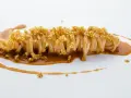 Pasta con carciofi Cannavacciuolo, un piatto elegante con pasta lunga, salsa cremosa e croccanti germogli di quinoa.