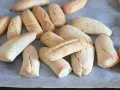 Biscotti morbidissimi in 5 minuti ricetta: una teglia piena di dolcetti dorati, perfetti per una pausa golosa.