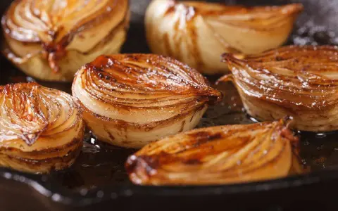 Cipolle caramellate bimby, dorate e succulente, pronte per arricchire ogni piatto.